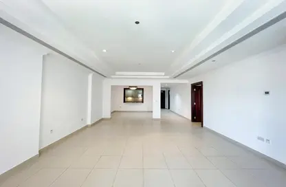 Apartment - 1 Bedroom - 2 Bathrooms for rent in Tower 24 - Porto Arabia - The Pearl Island - Doha
