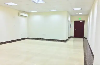 Empty Room image for: Office Space - Studio - 2 Bathrooms for rent in Salwa Road - Al Aziziyah - Doha, Image 1