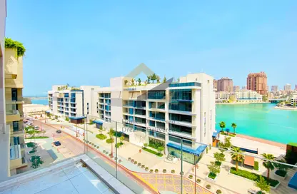 Apartment - 1 Bedroom - 2 Bathrooms for rent in Gewan Island - The Pearl Island - Doha