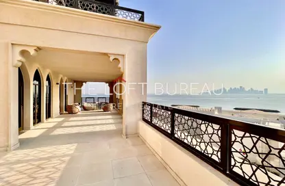 شقة - 2 غرف نوم - 4 حمامات للايجار في البلاج الجنوبي - البلاج - جزيرة اللؤلؤة - الدوحة