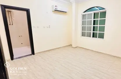 Apartment - 5 Bedrooms - 5 Bathrooms for rent in Ain Khaled Villas - Ain Khaled - Doha