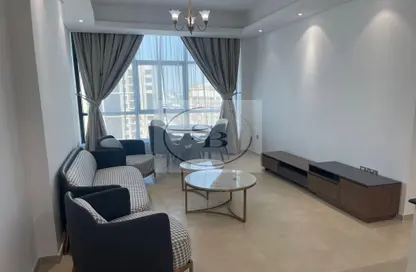 Living / Dining Room image for: Apartment - 2 Bedrooms - 2 Bathrooms for rent in Marina Tower 21 - Marina District - Lusail, Image 1
