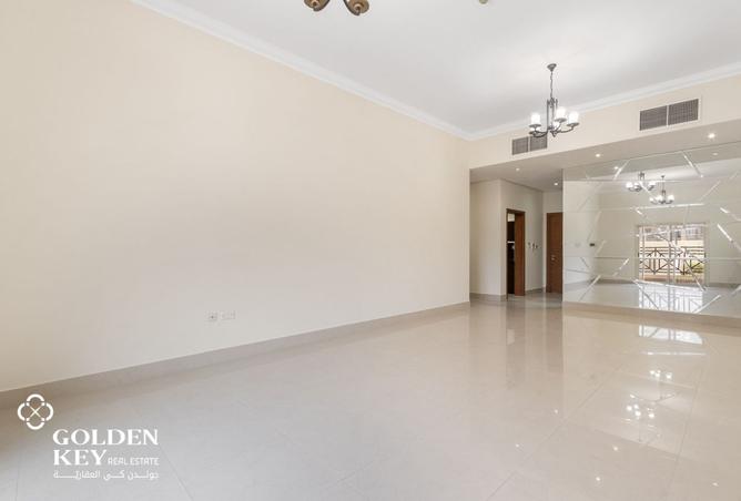 932636 - Property Image 3