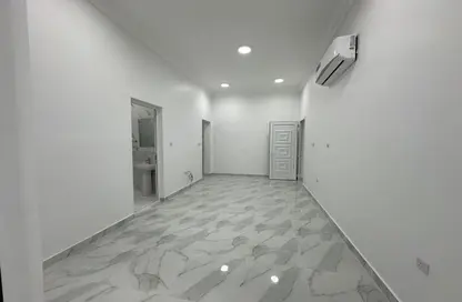 صورة لـ ردهة-ممر شقة - 2 غرف نوم - 2 حمامات للايجار في منطقة مويثر - الريان - الدوحة ، صورة رقم 1