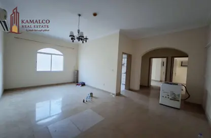 Apartment - 2 Bedrooms - 2 Bathrooms for rent in Umm Ghwailina Comm - Umm Ghuwalina - Umm Ghuwailina - Doha