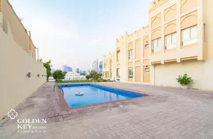 صورة لـ حوض سباحة فيلا - 5 غرف نوم - 6 حمامات للايجار في البوابة الشرقية - بحيرة وست لاجون - الدوحة ، صورة رقم 1