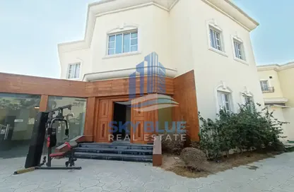 فيلا - 8 غرف نوم - 8 حمامات للايجار في الغرافة - الغرافة - الدوحة