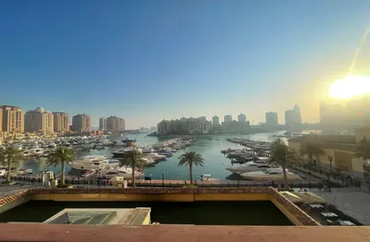 Townhouse - 2 Bedrooms - 3 Bathrooms for rent in Porto Arabia - The Pearl Island - Doha