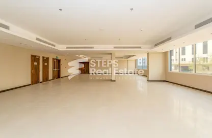 Office Space - Studio - 2 Bathrooms for rent in Muntazah 13 - Al Muntazah - Doha