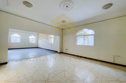 Empty Room image for: Villa - 5 Bedrooms - 3 Bathrooms for rent in D-Ring Road - D-Ring - Doha, Image 1