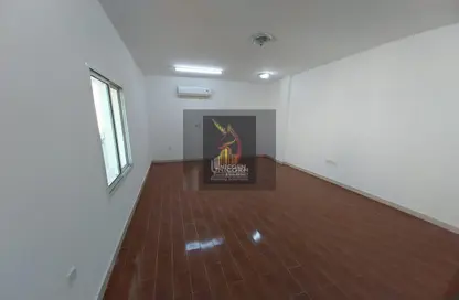 سكن الموظفين - استوديو - 5 حمامات للايجار في الوعب - الوعب - الدوحة