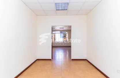 Office Space - Studio - 1 Bathroom for rent in Muntazah 10 - Al Muntazah - Doha