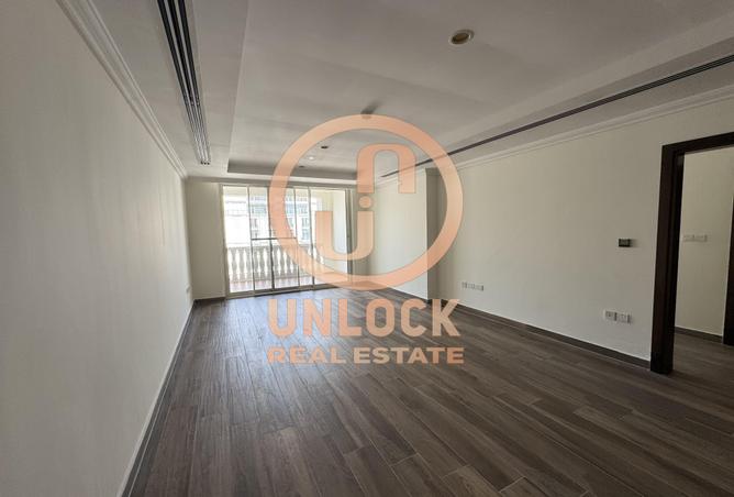 952906 - Property Image 3
