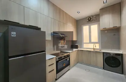 Apartment - 2 Bedrooms - 3 Bathrooms for rent in Bin Omran 28 - Fereej Bin Omran - Doha