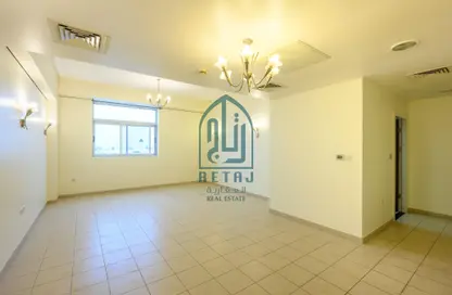 شقة - غرفة نوم - 1 حمام للايجار في بروة الشارع التجاري - أم السنيم - الدوحة