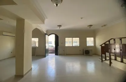 فيلا - 6 غرف نوم - 4 حمامات للايجار في الريان القديمة - الريان - الدوحة