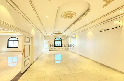 فيلا - 7 غرف نوم للايجار في شارع النعيجة - غرب الهلال - الهلال - الدوحة