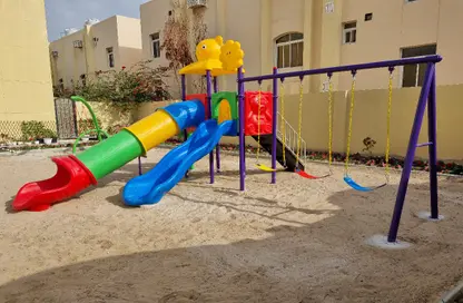 مجمع سكني - 5 غرف نوم - 5 حمامات للايجار في سوق الغرافة - الغرافة - الدوحة