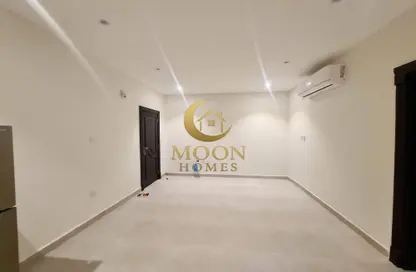 Apartment - 1 Bedroom - 1 Bathroom for rent in Umm Ghuwailina - Doha