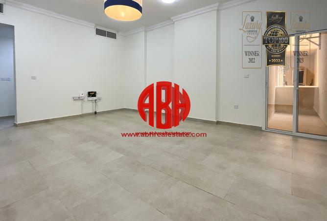 Apartment - 2 Bedrooms - 3 Bathrooms for rent in Al Doha Plaza - Al Sadd - Al Sadd - Doha