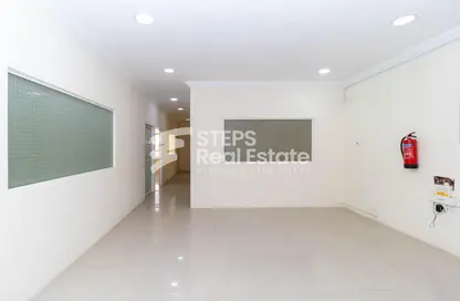 مساحات مكتبية - استوديو - 2 حمامات للايجار في EB12 - فريج بن محمود الشمالي - فريج بن محمود - الدوحة