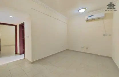 Apartment - 1 Bedroom - 1 Bathroom for rent in Salaja Street - Doha Al Jadeed - Doha