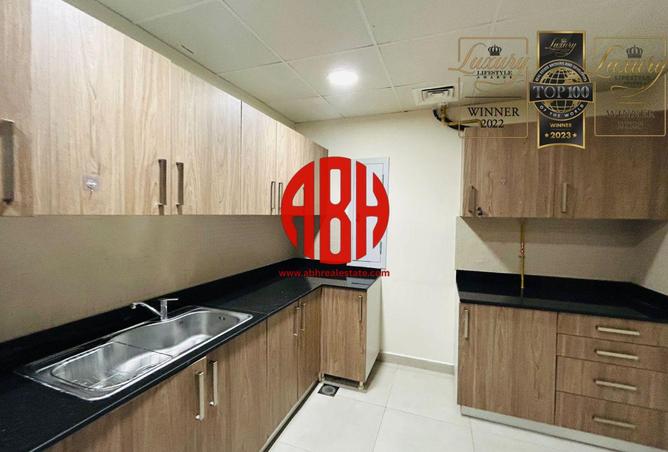 932573 - Property Image 2
