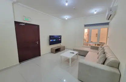شقة - غرفة نوم - 1 حمام للايجار في ام غوالينا تجارية - ام غويلينا - أم غويلينا - الدوحة