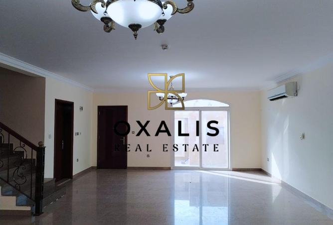 985388 - Property Image 3