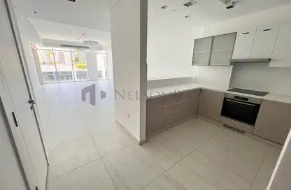 Apartment - 1 Bedroom - 2 Bathrooms for rent in Crystal Residence - The Pearl Island - Doha
