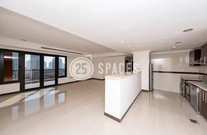 Apartment - 2 Bedrooms - 2 Bathrooms for rent in East Porto Drive - Porto Arabia - The Pearl Island - Doha