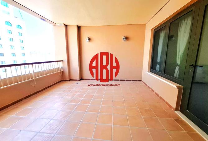 Apartment - 2 Bedrooms - 3 Bathrooms for rent in East Porto Drive - Porto Arabia - The Pearl Island - Doha