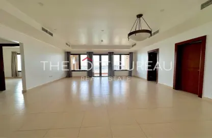 Apartment - 3 Bedrooms - 4 Bathrooms for rent in Porto Arabia Townhouses - Porto Arabia - The Pearl Island - Doha