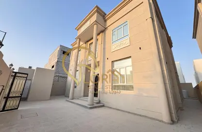 Villa - 5 Bedrooms - 6 Bathrooms for rent in Al Duhail - Al Duhail - Doha