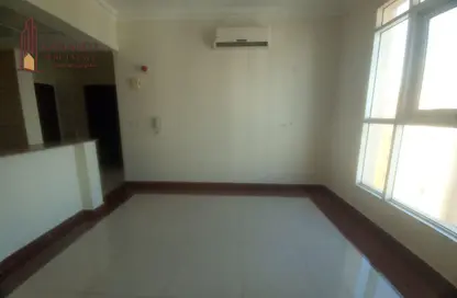 Apartment - 2 Bedrooms - 2 Bathrooms for rent in Al Mansoura - Al Mansoura - Doha