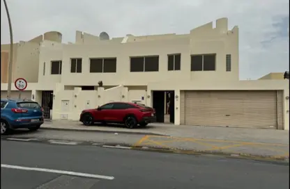 فيلا - 4 غرف نوم - 2 حمامات للبيع في حمد الكبير - الدوحة