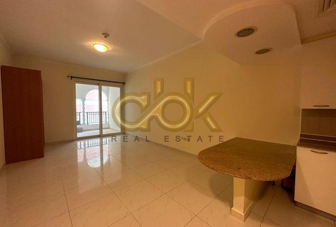 740295 - Property Image 2