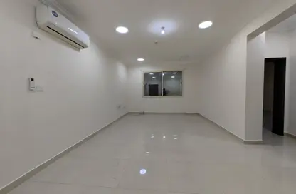 Apartment - 1 Bedroom - 1 Bathroom for rent in Umm Ghuwailina 4 - Umm Ghuwailina - Doha