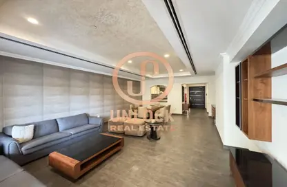 Apartment - 1 Bedroom - 2 Bathrooms for rent in East Porto Drive - Porto Arabia - The Pearl Island - Doha