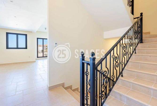 953323 - Property Image 2