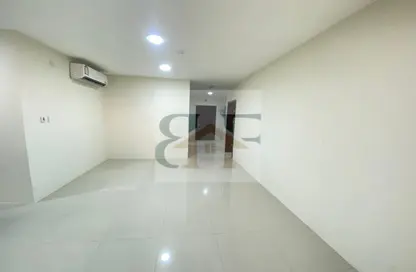 شقة - 3 غرف نوم - 2 حمامات للايجار في شارع المطار القديم - طريق المطار القديم - الدوحة