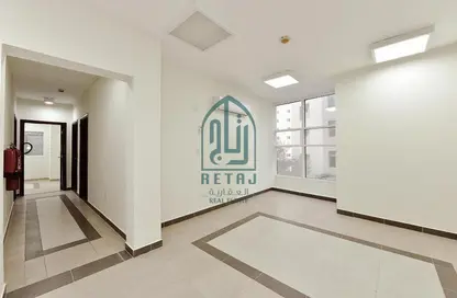 مساحات مكتبية - استوديو - 3 حمامات للايجار في شارع الجزيره - فريج بن محمود الشمالي - فريج بن محمود - الدوحة