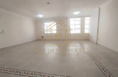 شقة - 3 غرف نوم - 3 حمامات للايجار في شارع انس - فريج بن محمود الشمالي - فريج بن محمود - الدوحة