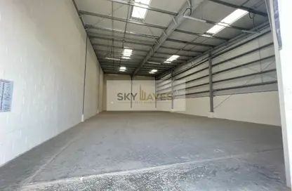 Warehouse - Studio - 3 Bathrooms for rent in Umm Al Seneem Street - Ain Khaled - Doha