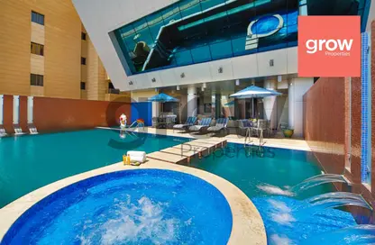 صورة لـ حوض سباحة شقة - 2 غرف نوم - 3 حمامات للايجار في لا ميراج ايكزيكيوتيف - فريج بن محمود - الدوحة ، صورة رقم 1