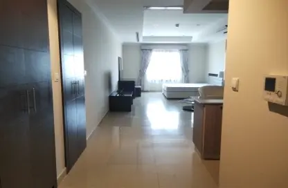 Apartment - Studio - 1 Bathroom for rent in Regency Pearl 2 - Regency Pearl 2 - The Pearl Island - Doha