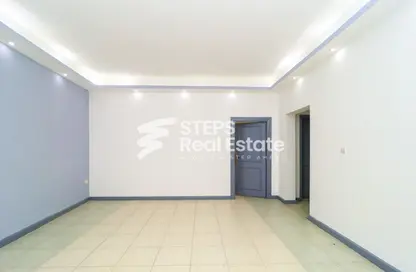 Apartment - 2 Bedrooms - 2 Bathrooms for rent in Al Nasr Street - Al Nasr - Doha