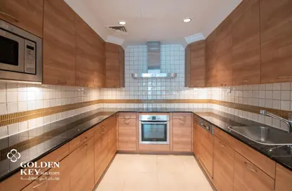 شقة - 2 غرف نوم - 3 حمامات للايجار في طريق بورتو الغربي - بورتو أرابيا - جزيرة اللؤلؤة - الدوحة