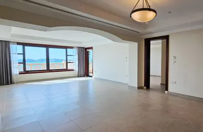 Apartment - 2 Bedrooms - 3 Bathrooms for rent in Porto Arabia - The Pearl Island - Doha
