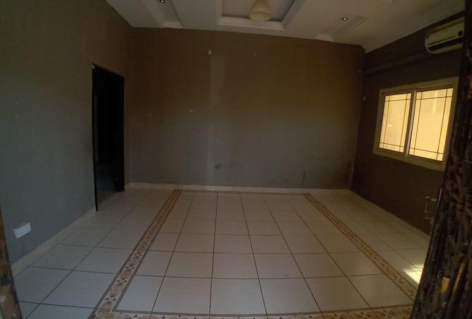 999883 - Property Image 2